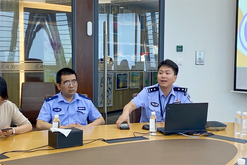 警官.jpg